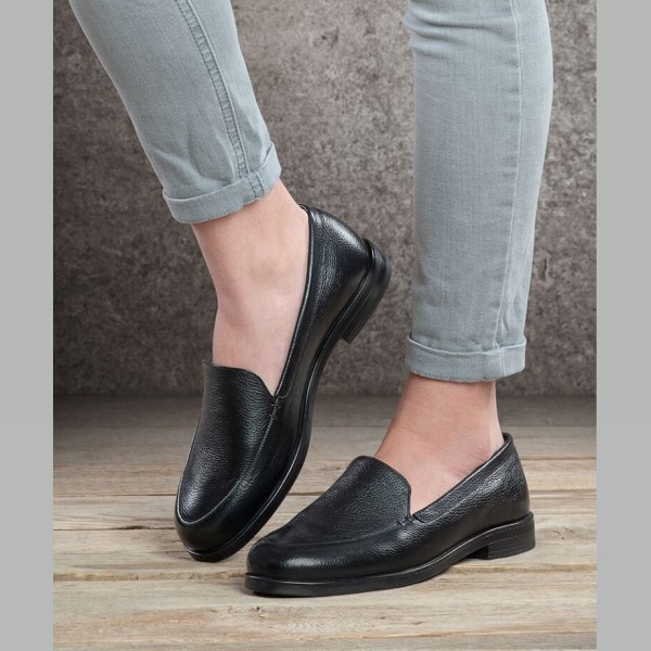 Women's college natural leather shoes model Hz 401
